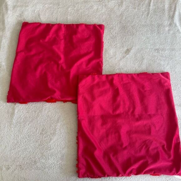 NWOT Red Christmas Tree and snowflake Faux Fur Tufted Pillow Covers 18x18 inches - Picture 3 of 9